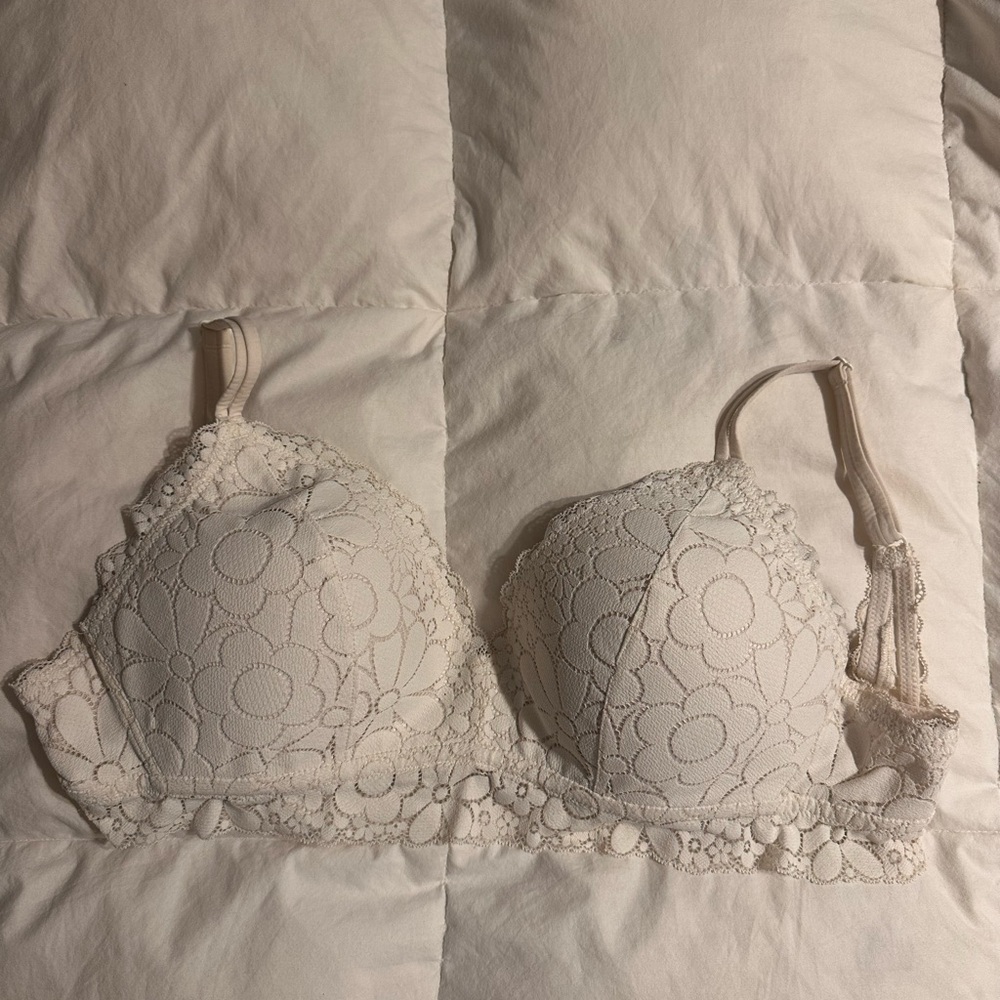 Aerie Cream Lace Bra with Underwire Support